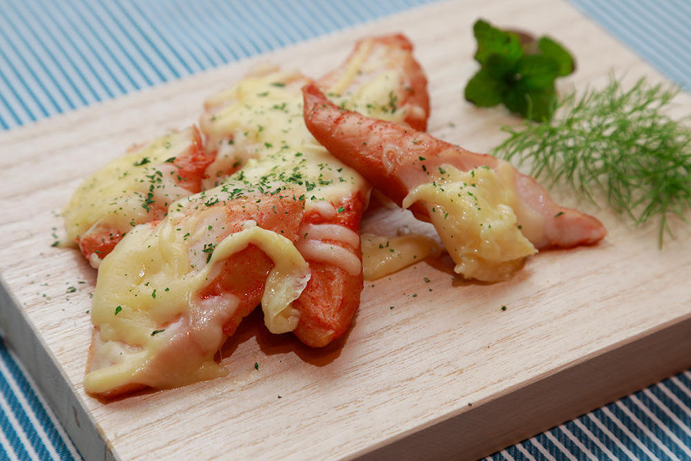 ZiZiスモークチキンのチーズ焼き