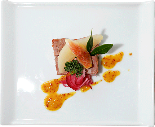 あいち鴨のパテドカンパーニュ ハニーマスタードソース　洋梨コンポートとレッドオニオン酢漬けを添えて