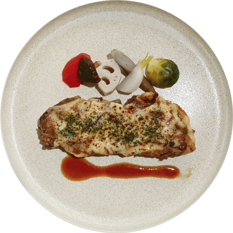 オーストラリア産牛ロースのソテー飴色玉ねぎグラタン仕立て