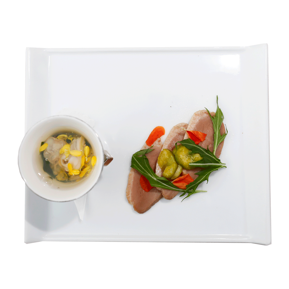 合鴨京風蒸しとそら豆チップス 若芽と浅利の貝だしジュレ